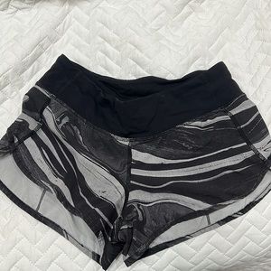 black lululemon shorts